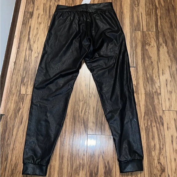 COMMANDO FAUX LEATHER  BLACK JOGGERS M WITH POCKETS 28.25” INSEAM  $148 - Picture 2 of 8